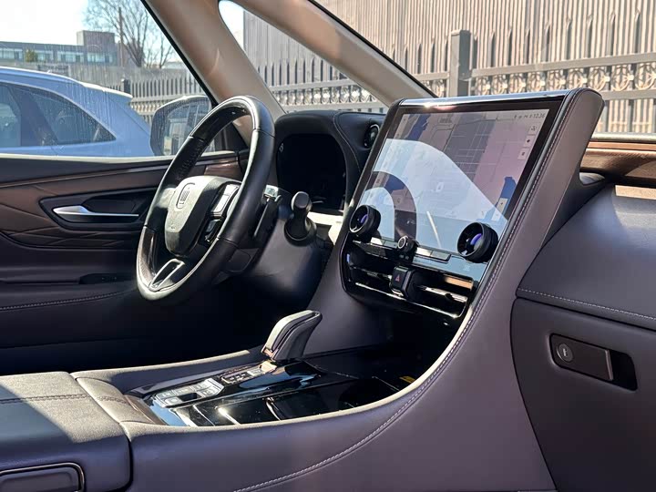 Toyota Vellfire 2024 2024款 皇冠 双擎 2.5L 至尊行政版