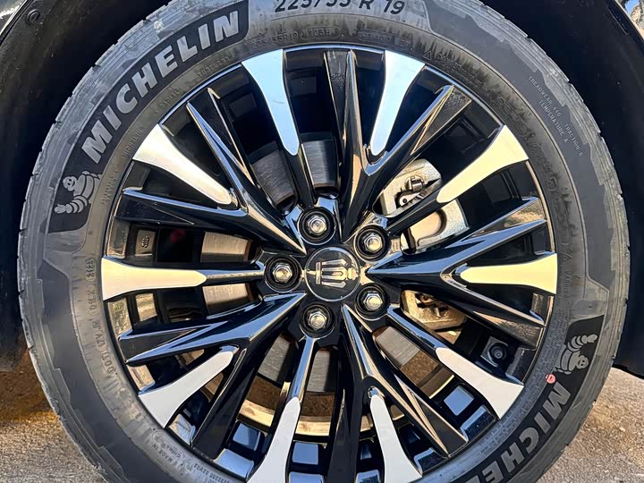 Toyota Vellfire 2024 2024款 皇冠 双擎 2.5L 至尊行政版