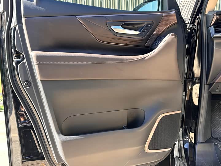 Toyota Vellfire 2024 2024款 皇冠 双擎 2.5L 至尊行政版