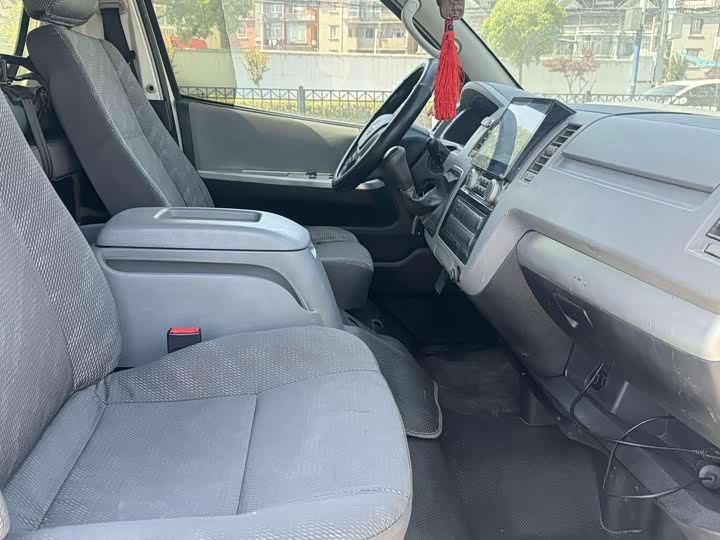 Foton G7 2021 2021款 2.4L汽油商运版长轴高顶6座明窗4K22D4M