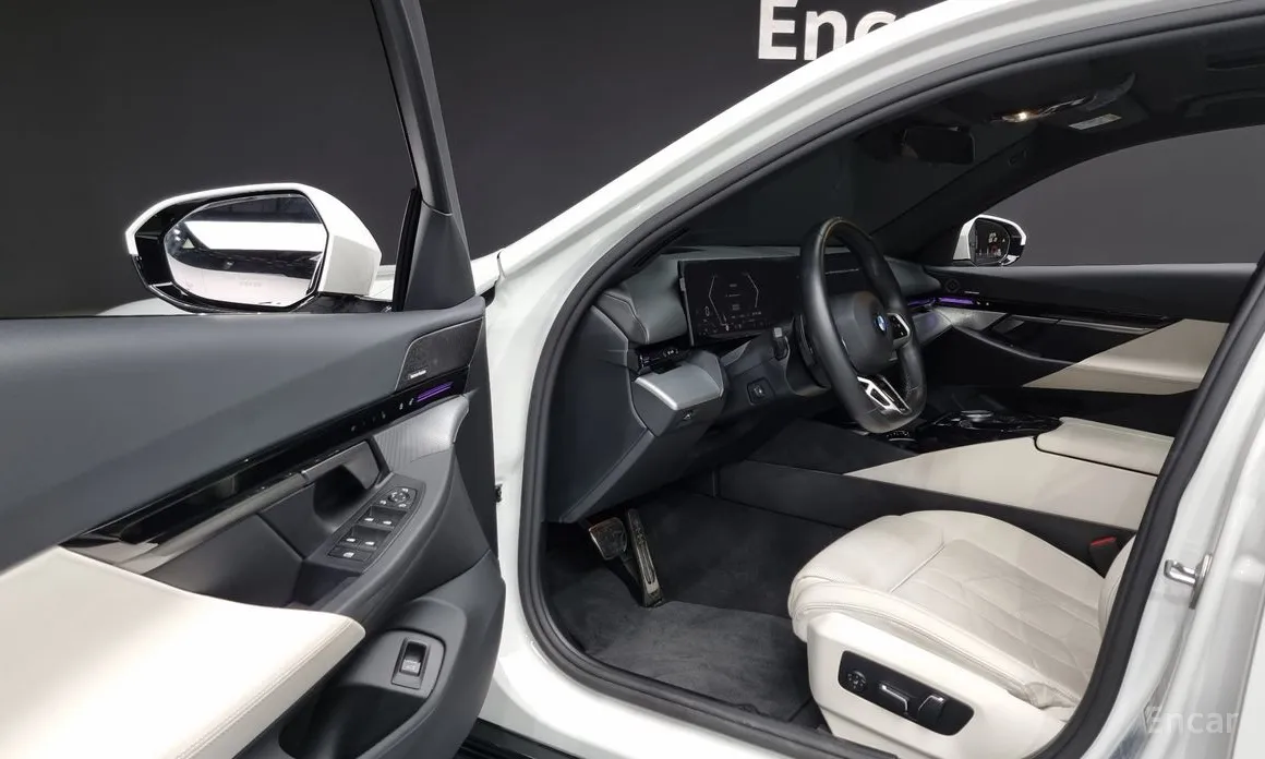 BMW 5 Series 2023 520i M Sport