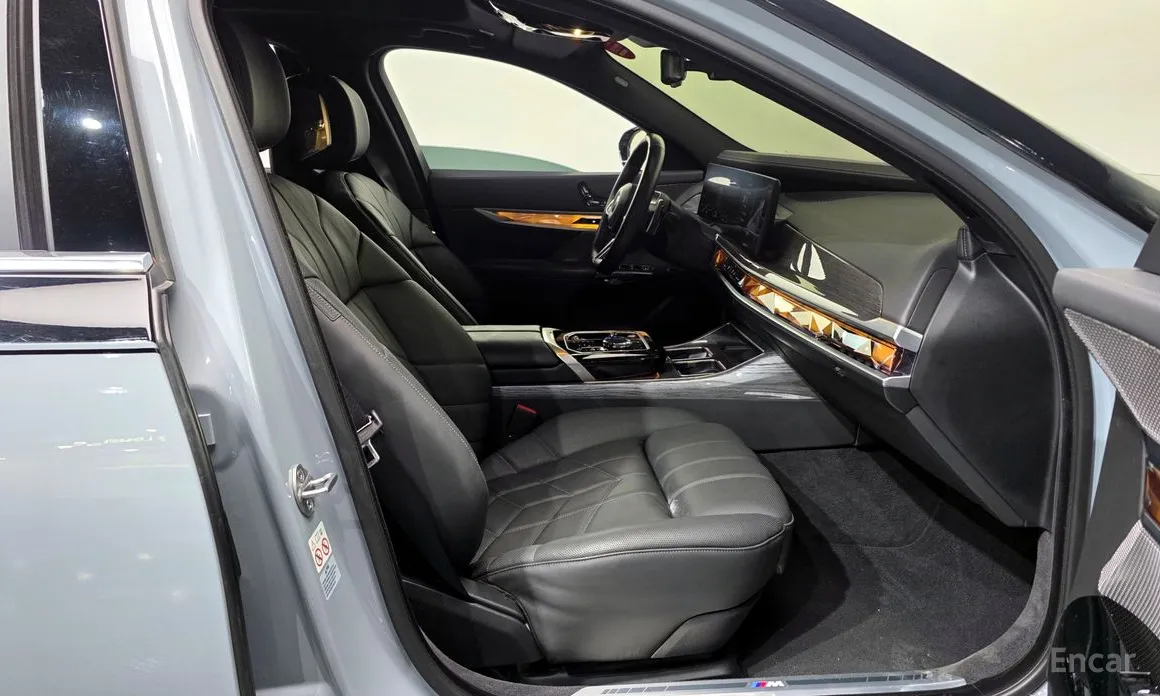 BMW 7 Series 2022 740i xDrive M Sport Limited