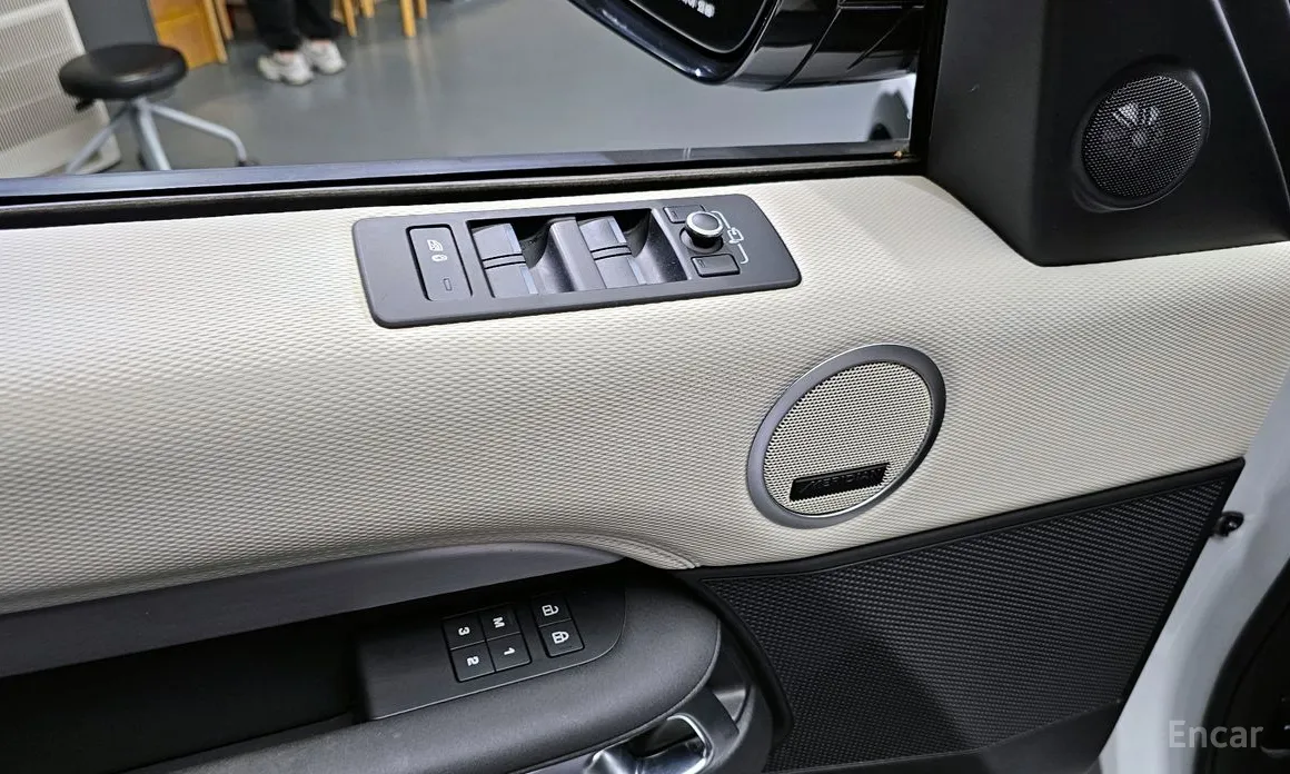 Land Rover Discovery 2017 P360 R-Dynamic SE