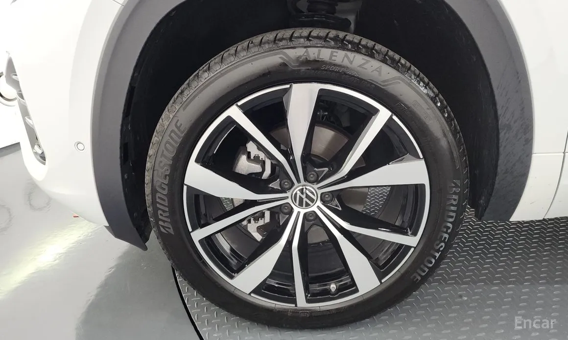 Volkswagen Atlas 2017 2.0 TSI R-LINE 7-Seater