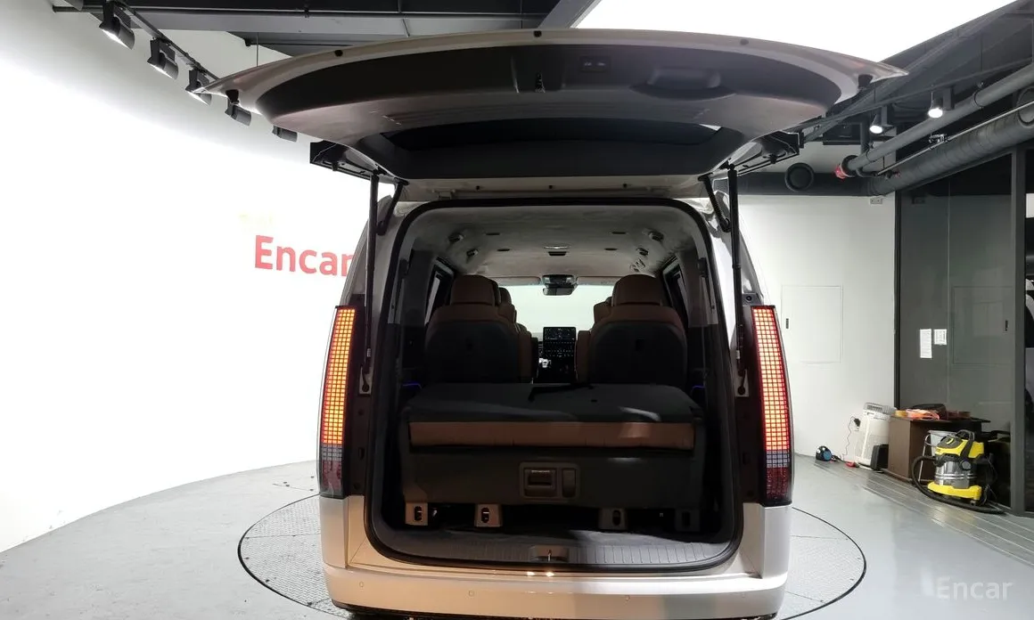 Hyundai Staria 2021 L3.5 Lounge 9-Seater