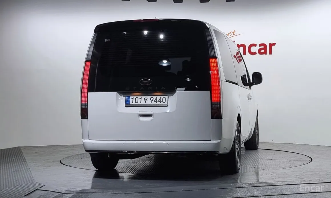 Hyundai Staria 2021 L3.5 Lounge 9-Seater