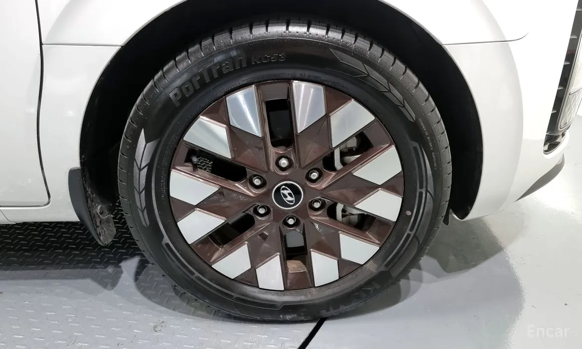 Hyundai Staria 2021 L3.5 Lounge 9-Seater