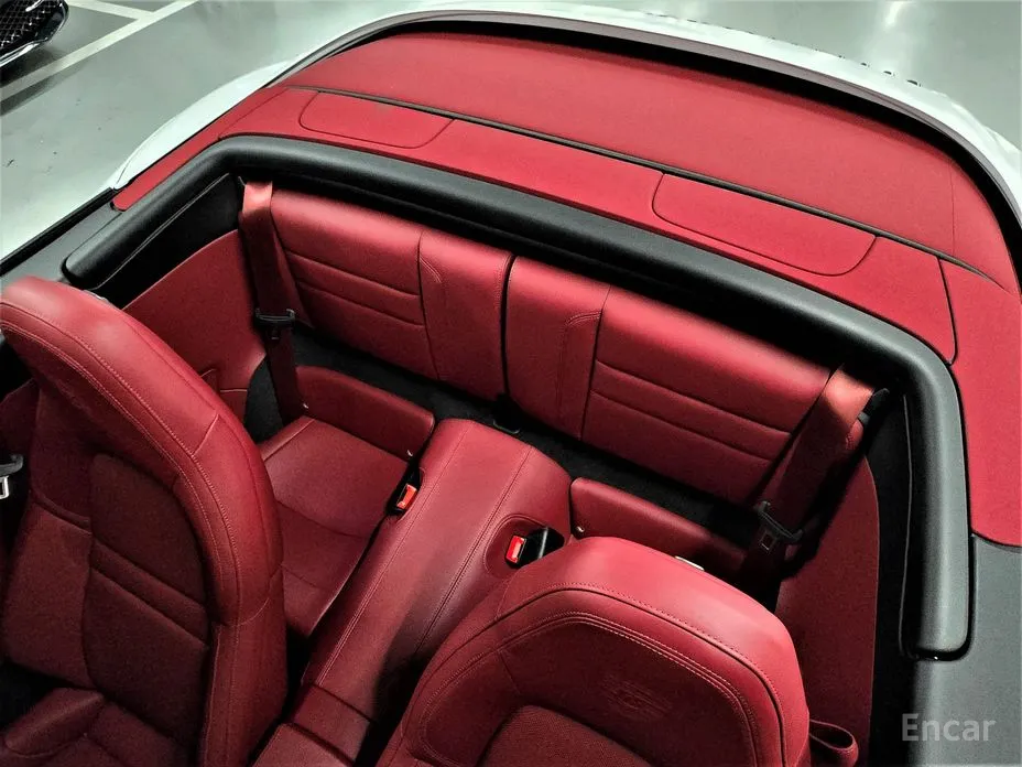 Porsche 911 2019 Carrera 4 Cabriolet