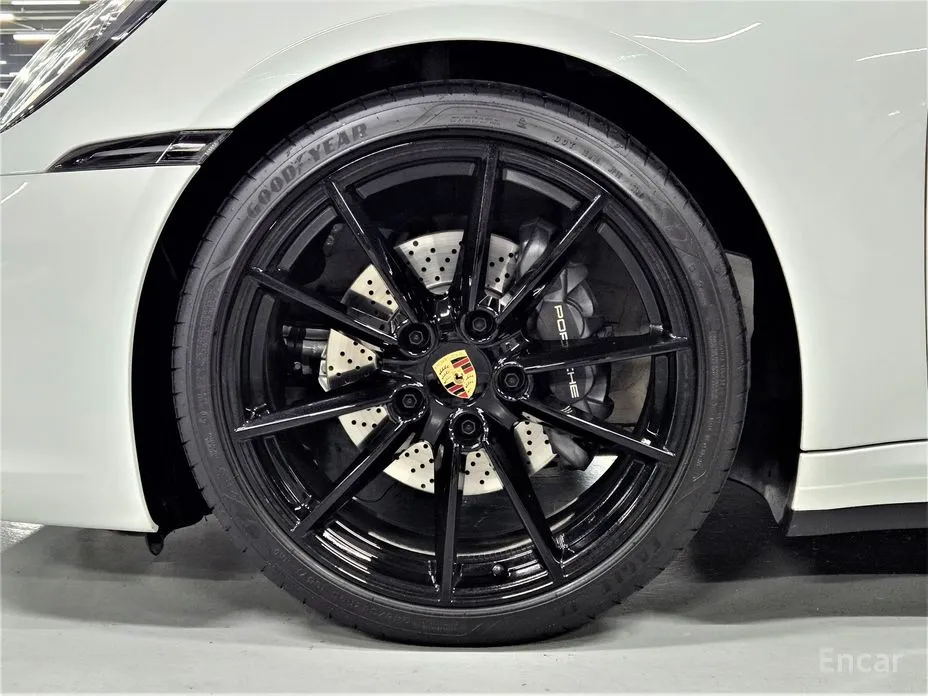 Porsche 911 2019 Carrera 4 Cabriolet