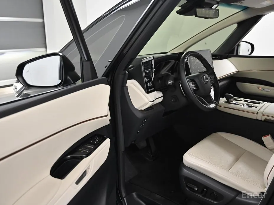 Lexus LM 2024 500h Royal