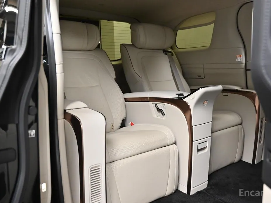 Lexus LM 2024 500h Royal