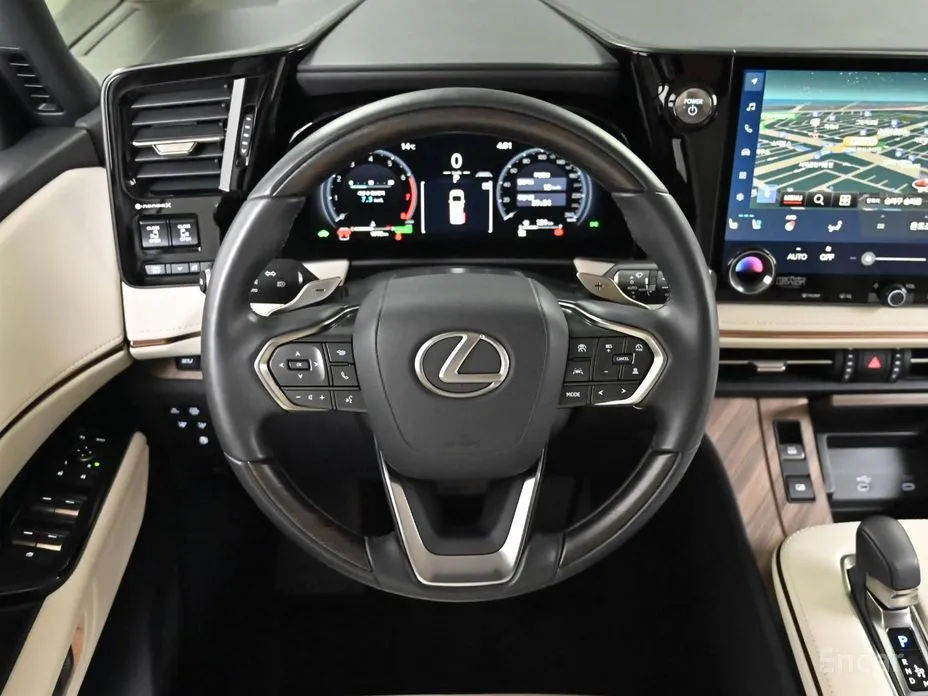 Lexus LM 2024 500h Royal