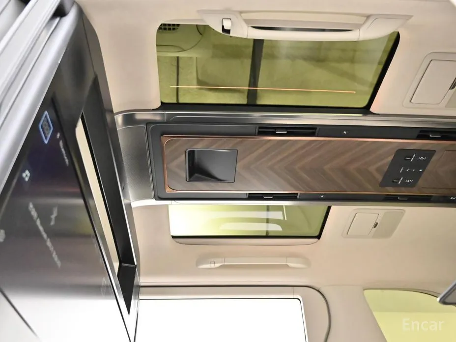 Lexus LM 2024 500h Royal