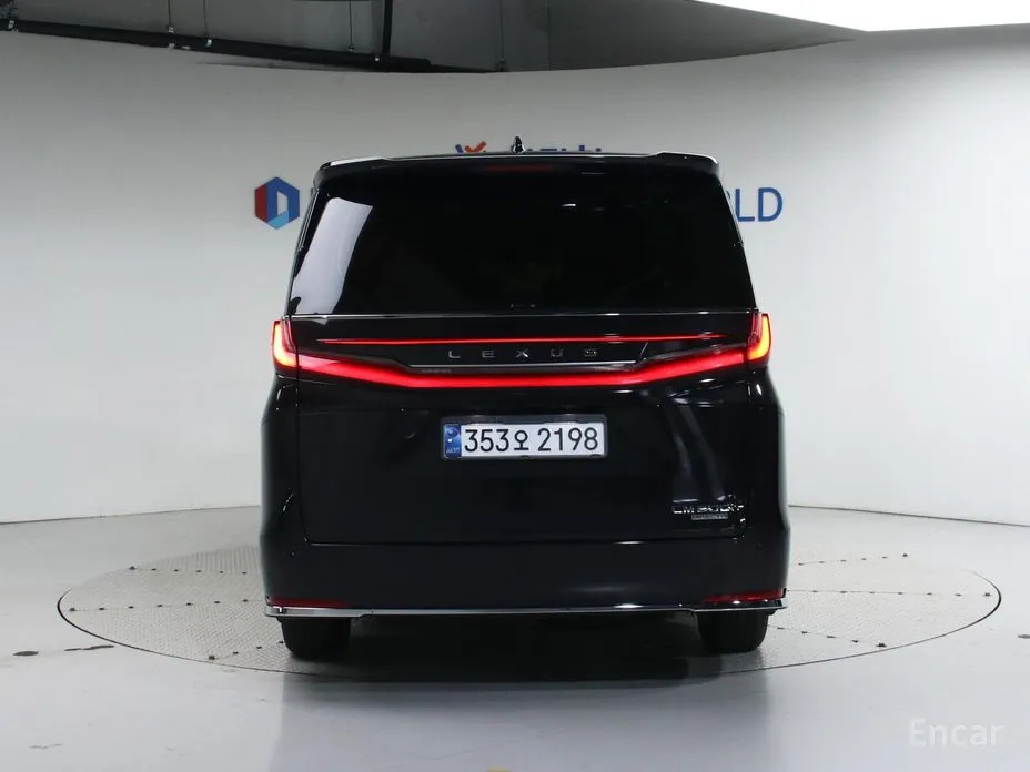 Lexus LM 2024 500h Royal