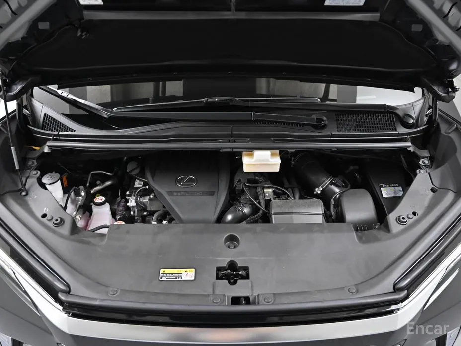 Lexus LM 2024 500h Royal