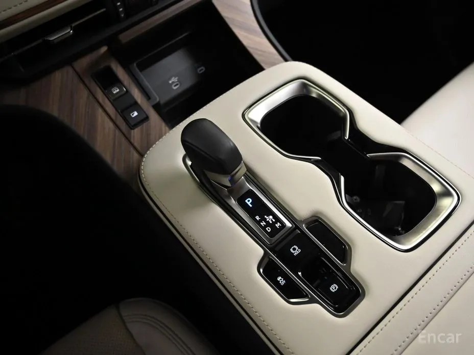 Lexus LM 2024 500h Royal