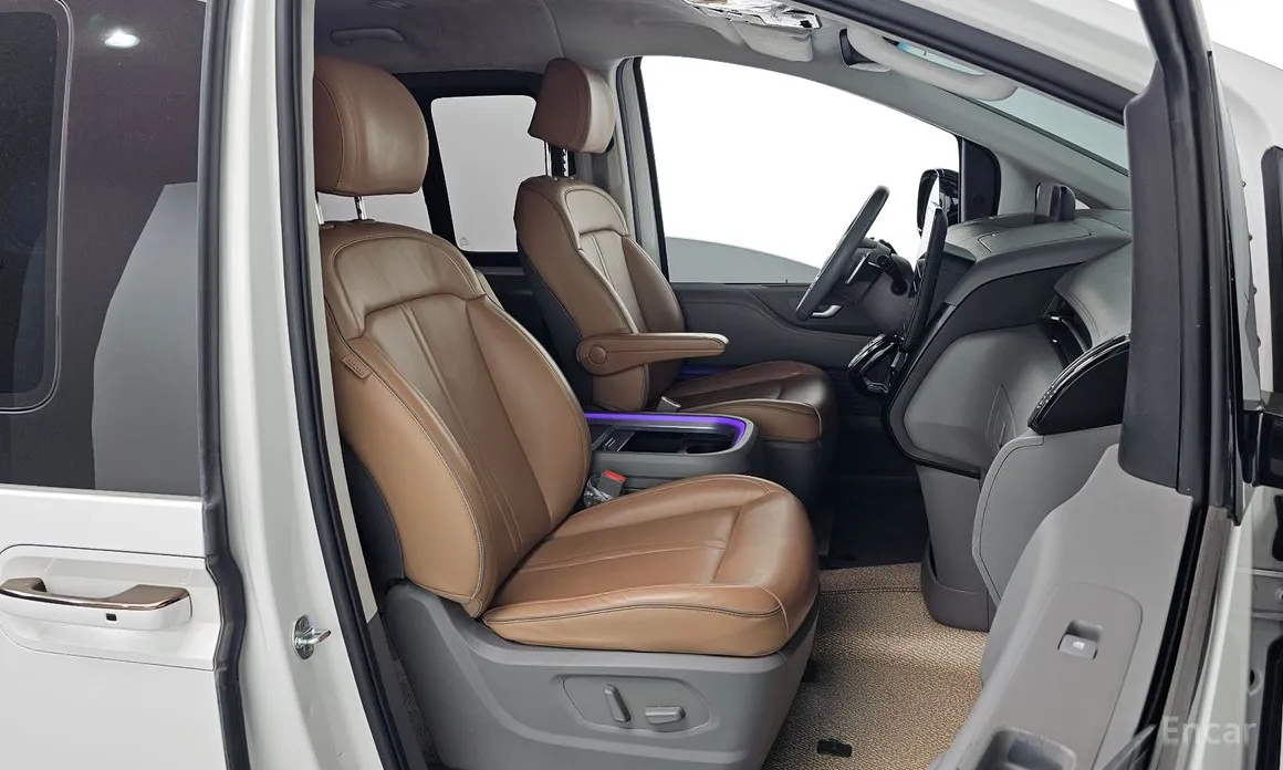 Hyundai Staria 2021 Lounge 7-Seater