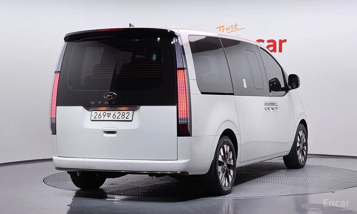 Hyundai Staria 2021 Lounge 7-Seater