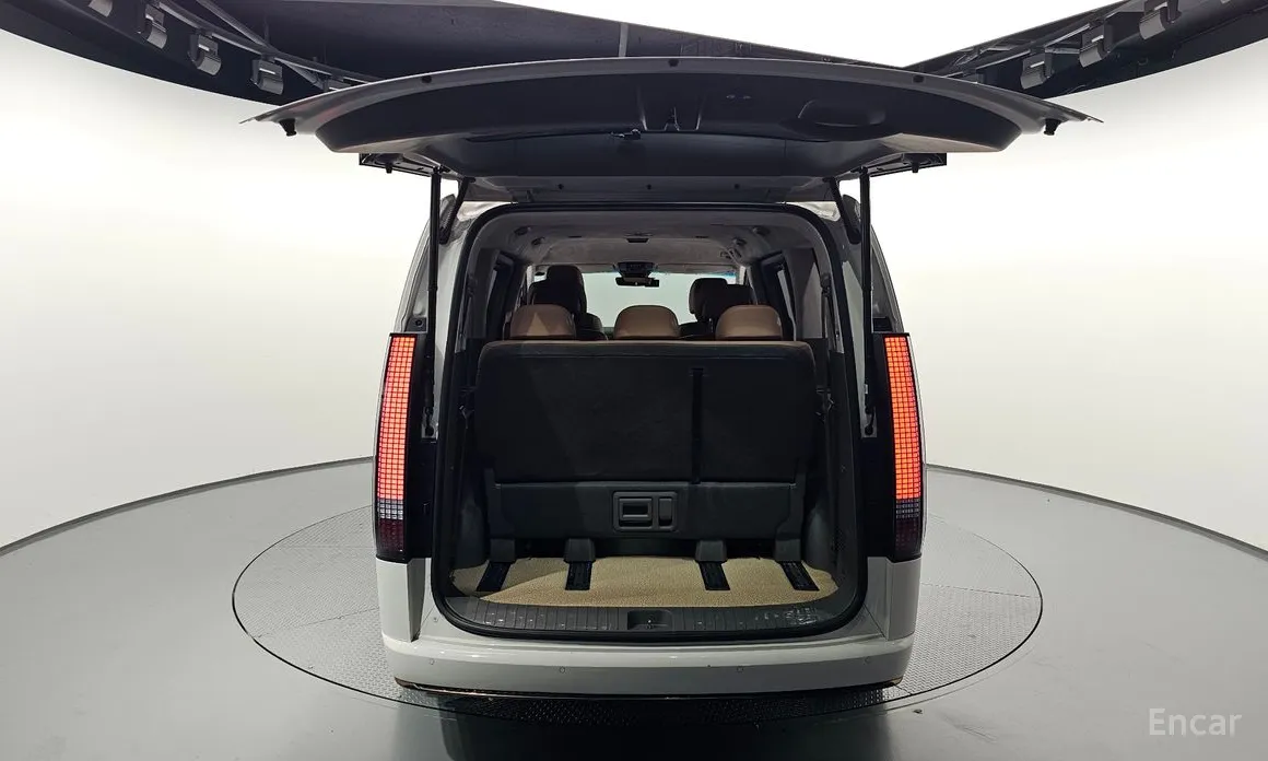 Hyundai Staria 2021 Lounge 7-Seater