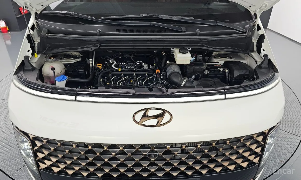 Hyundai Staria 2021 Lounge 7-Seater