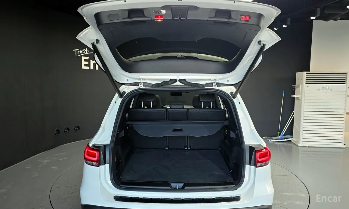 Mercedes-Benz EQB 2022 EQB300 4MATIC AMG Line