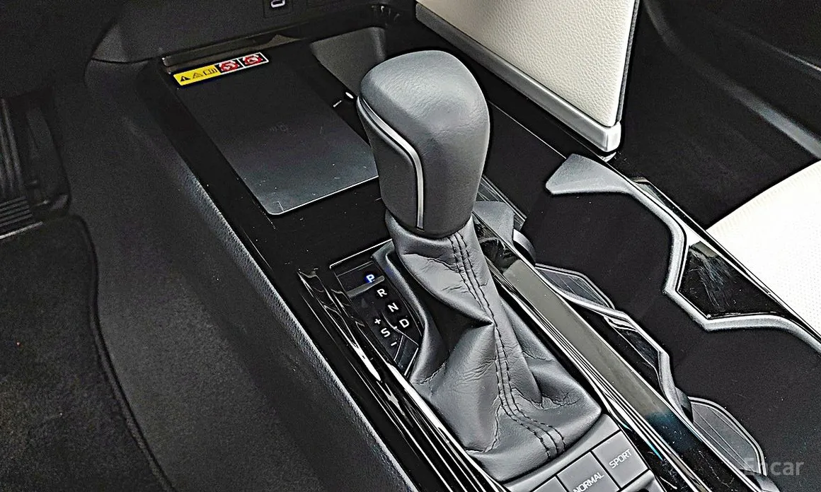 Toyota Camry 2024 2.5 XLE Premium Hybrid