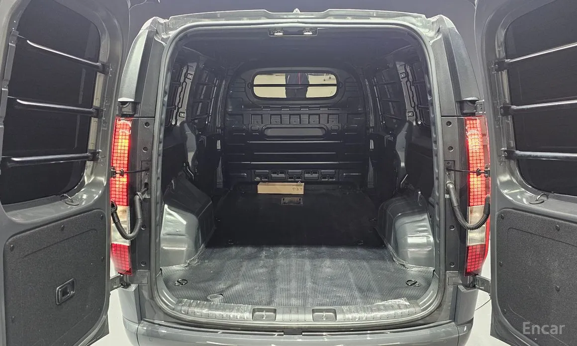 Hyundai Staria 2021 L3.5 Cargo 3-Seater
