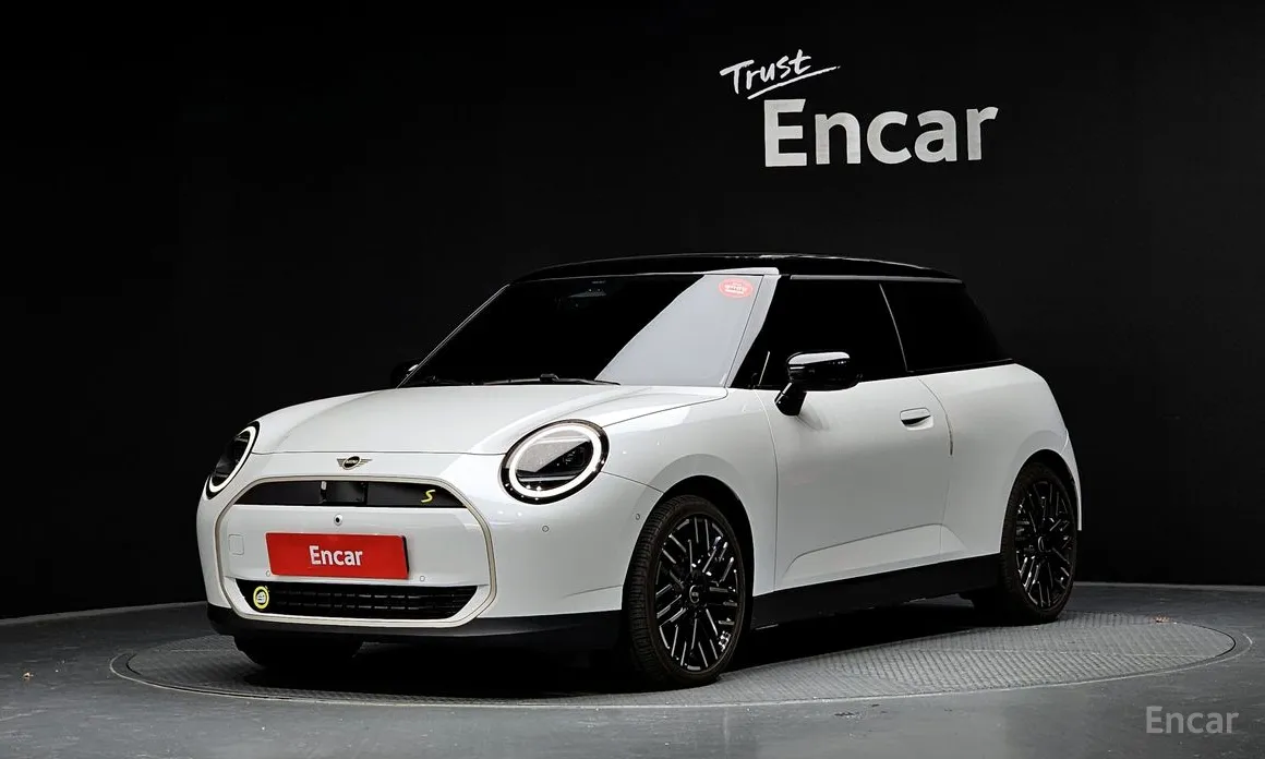Mini Cooper 2025 SE Favoured