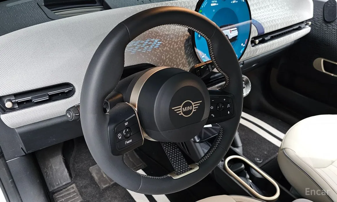 Mini Cooper 2025 SE Favoured