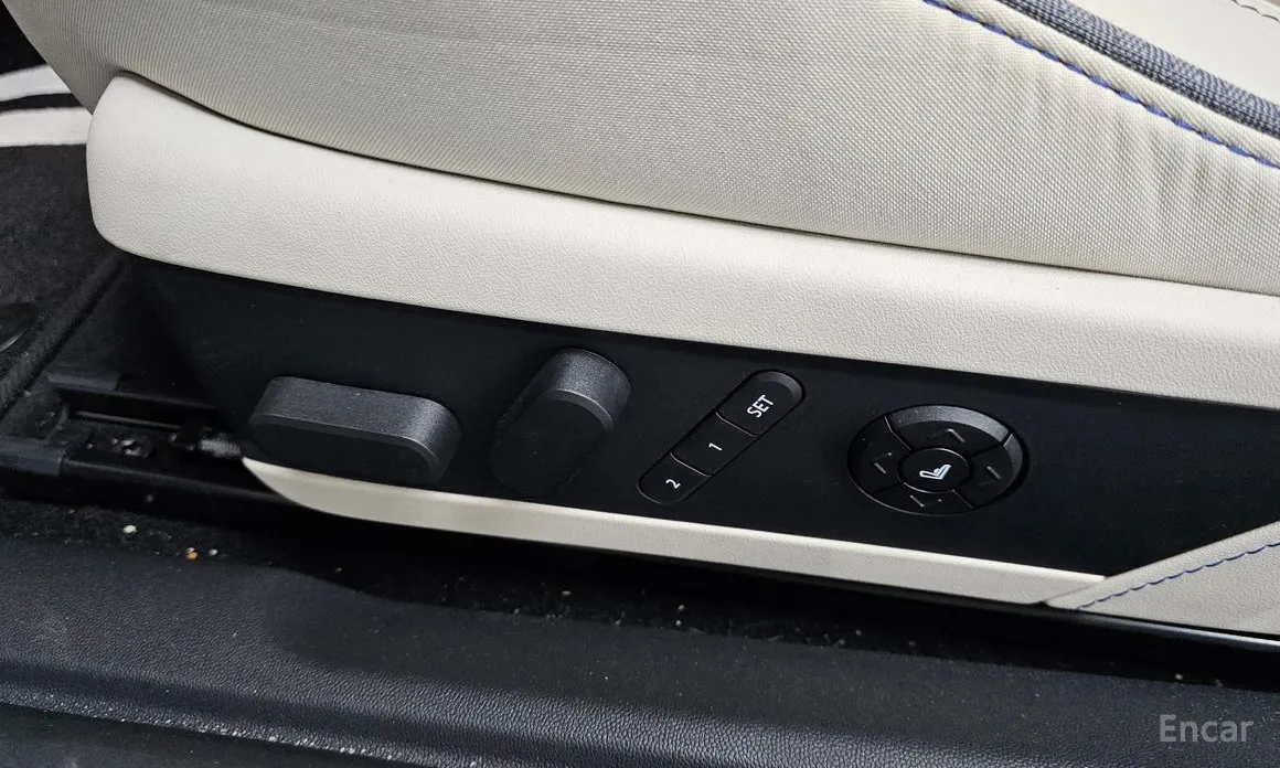 Mini Cooper 2025 SE Favoured