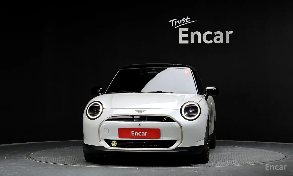 Mini Cooper 2025 SE Favoured