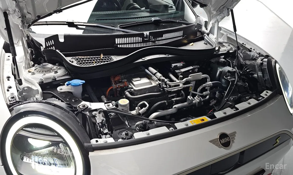 Mini Cooper 2025 SE Favoured