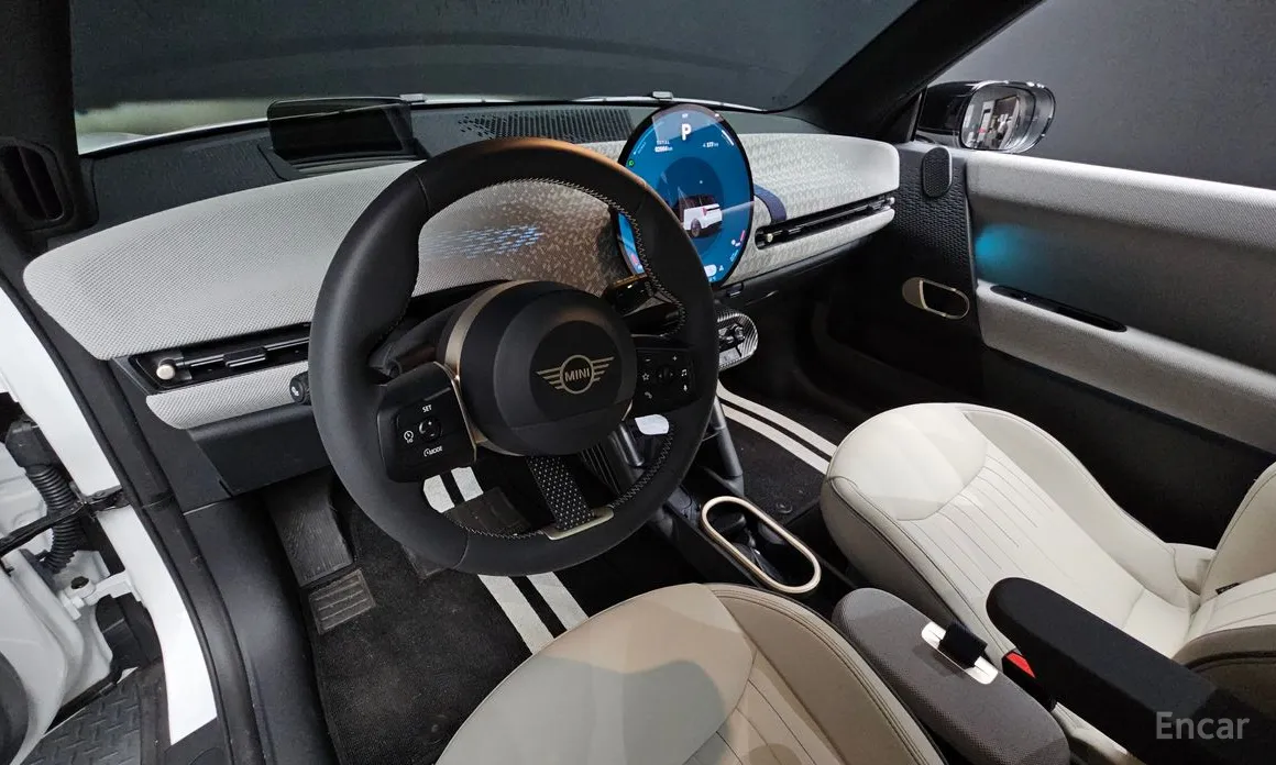 Mini Cooper 2025 SE Favoured