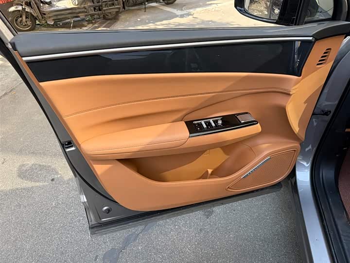 Geely Galaxy L7 2025 2025款 EM-i 115km 探索+版