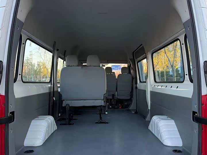 Foton Tuyano 2021 2021款 2.0T手动通途加长轴中顶5/6/7座4F20TC3