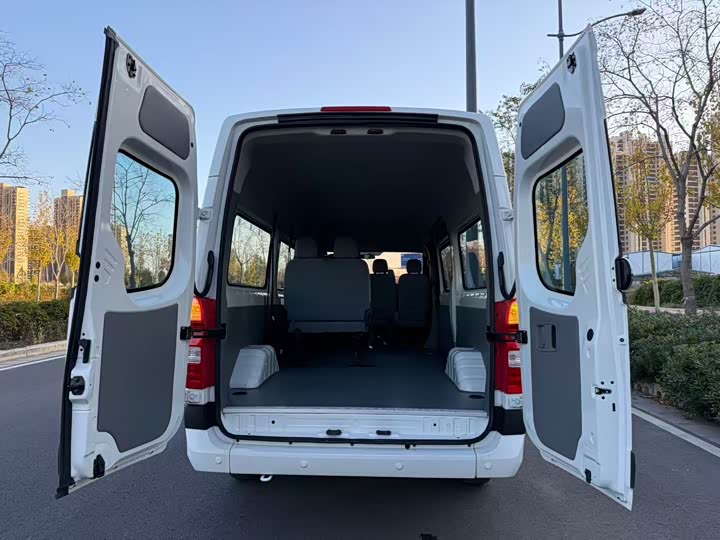 Foton Tuyano 2021 2021款 2.0T手动通途加长轴中顶5/6/7座4F20TC3