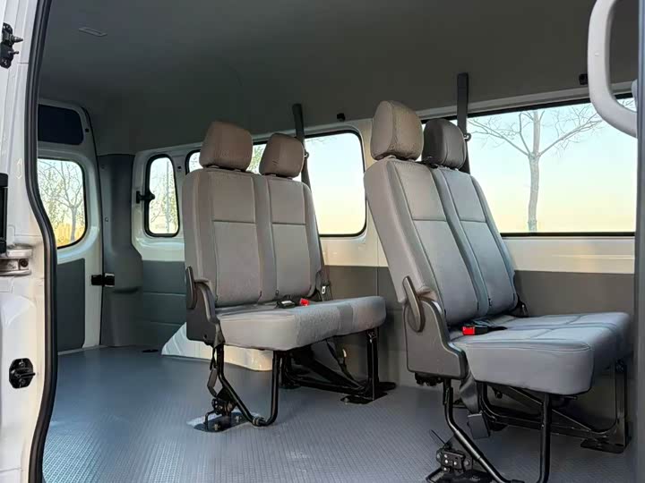 Foton Tuyano 2021 2021款 2.0T手动通途加长轴中顶5/6/7座4F20TC3