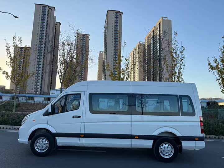 Foton Tuyano 2021 2021款 2.0T手动通途加长轴中顶5/6/7座4F20TC3