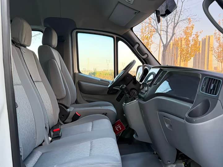 Foton Tuyano 2021 2021款 2.0T手动通途加长轴中顶5/6/7座4F20TC3