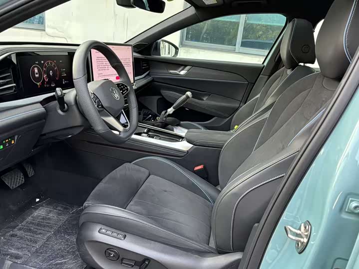 Volkswagen Passat 2025 2025款 Pro 380TSI 龙尊版