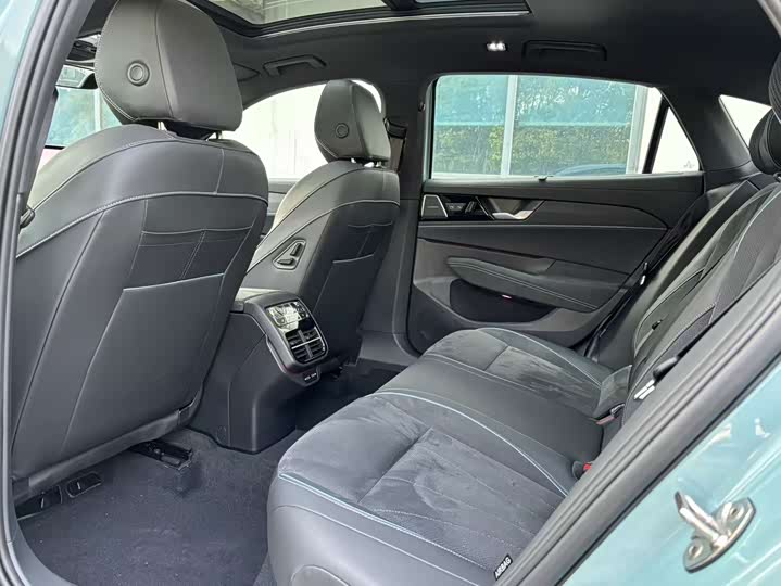 Volkswagen Passat 2025 2025款 Pro 380TSI 龙尊版