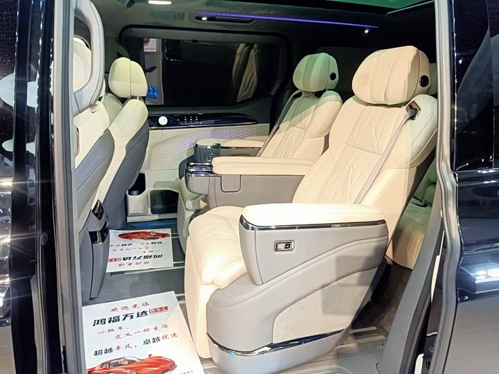 Zeekr 009 2024 2024款 六座行政版四驱 108kWh