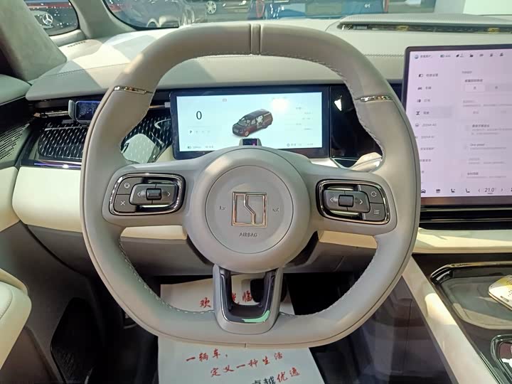 Zeekr 009 2024 2024款 六座行政版四驱 108kWh