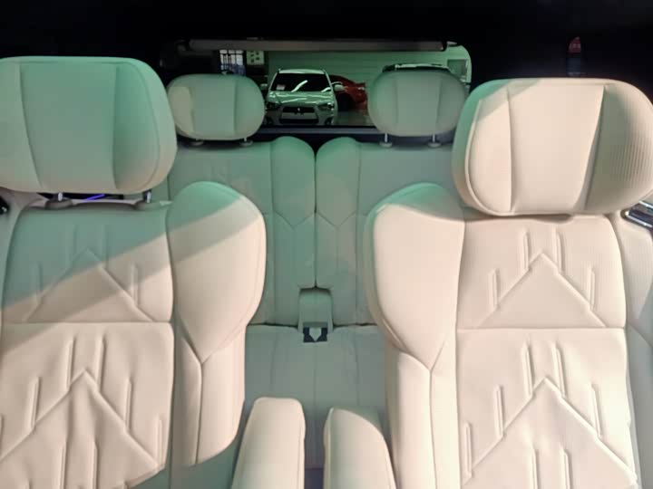 Zeekr 009 2024 2024款 六座行政版四驱 108kWh