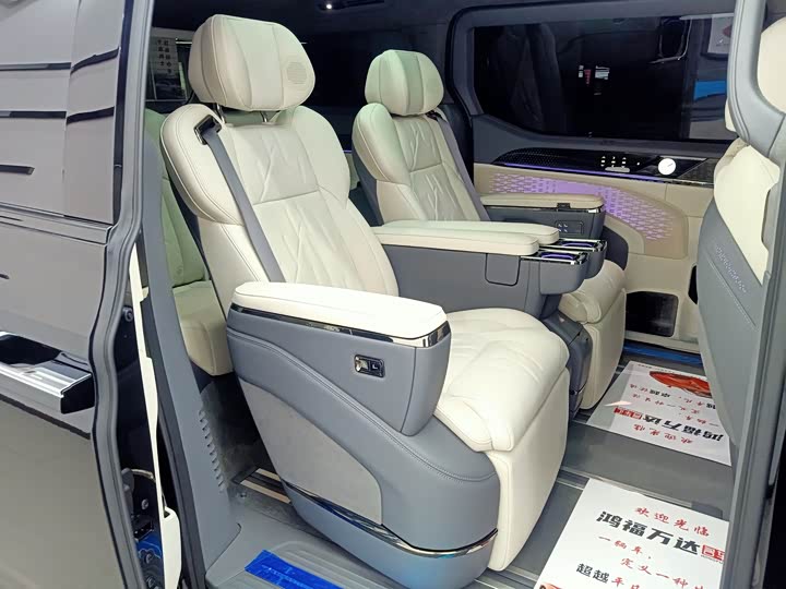 Zeekr 009 2024 2024款 六座行政版四驱 108kWh