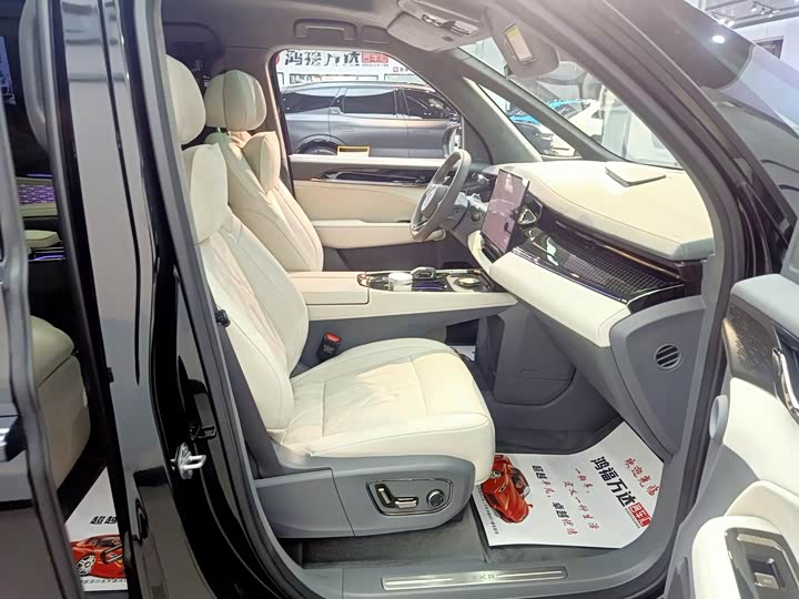Zeekr 009 2024 2024款 六座行政版四驱 108kWh