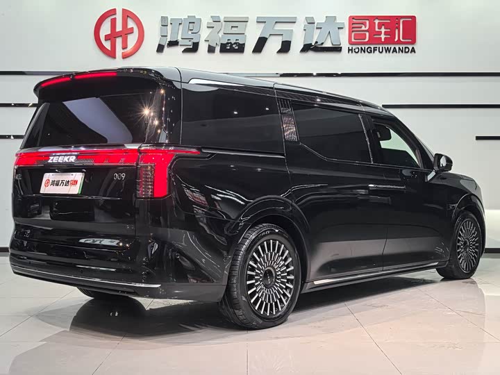 Zeekr 009 2024 2024款 六座行政版四驱 108kWh