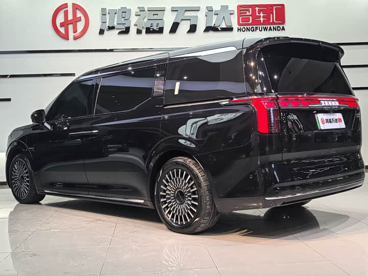 Zeekr 009 2024 2024款 六座行政版四驱 108kWh