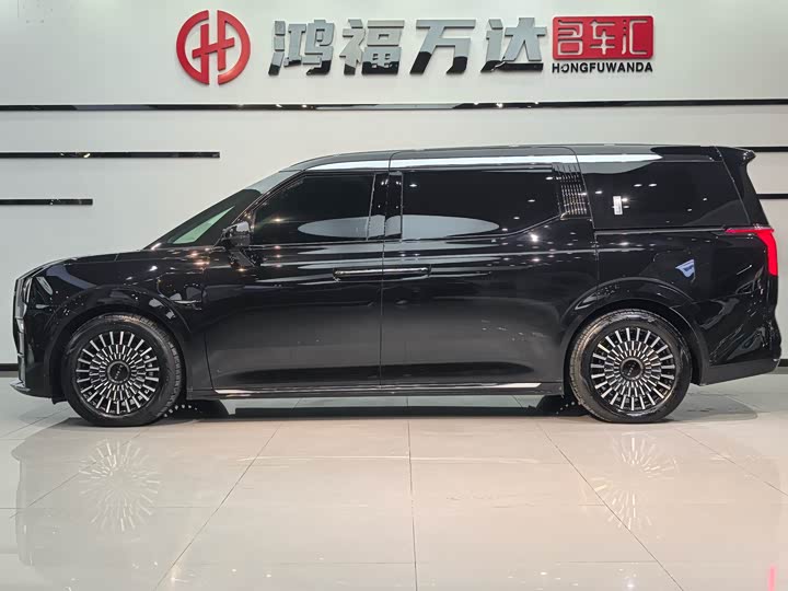 Zeekr 009 2024 2024款 六座行政版四驱 108kWh