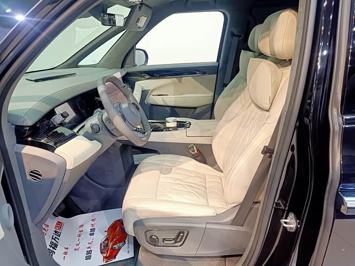 Zeekr 009 2024 2024款 六座行政版四驱 108kWh